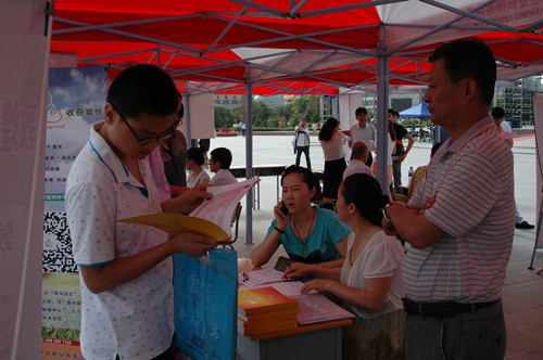 筑巢引鳳，吸納人才 敦煌種業(yè)參加酒泉市人社局組織的大型人才招聘會